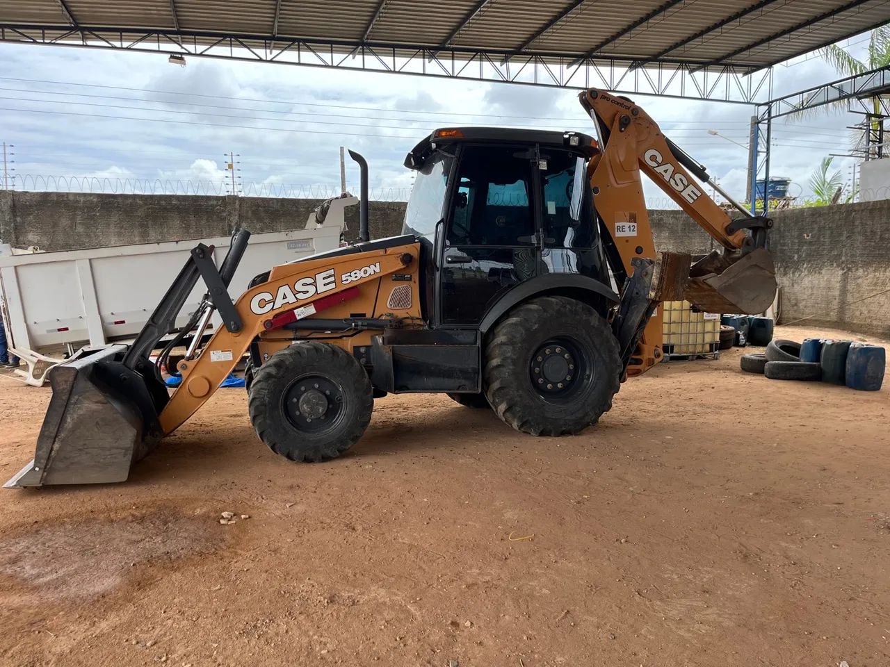 Aluguel de Retroescavadeira  Case 580 N