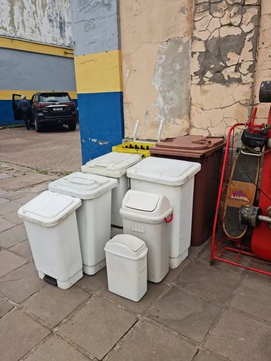 Latas de lixo em plástico e diversos tamanhos (consulte a de seu interesse) - Foto 4