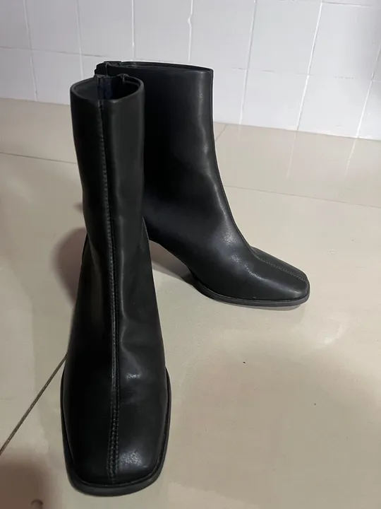 Lindíssima Bota de couro nova