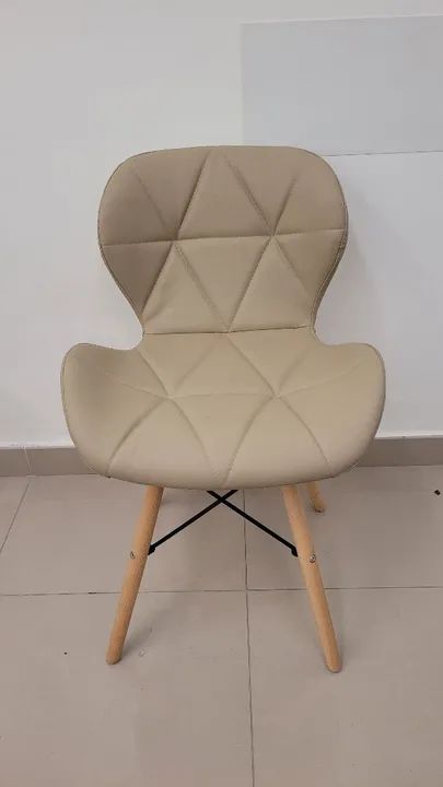 Cadeira estofada moderna