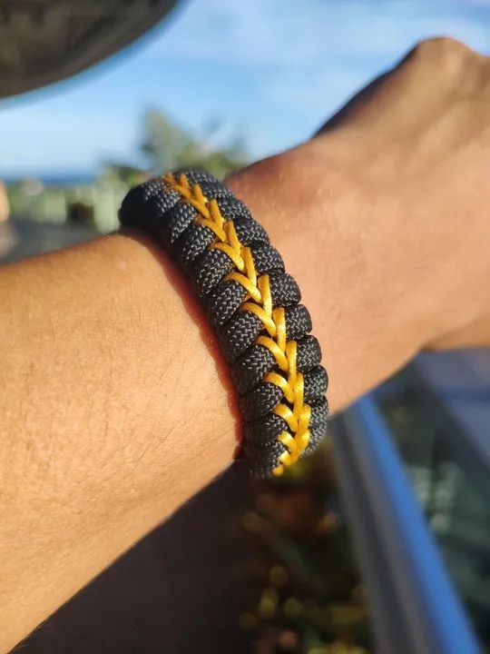 Bracelete de Paracord 550 Ornamentado com fio de Cetim - Modelo Fishtail - Customizável 60 - Foto 3
