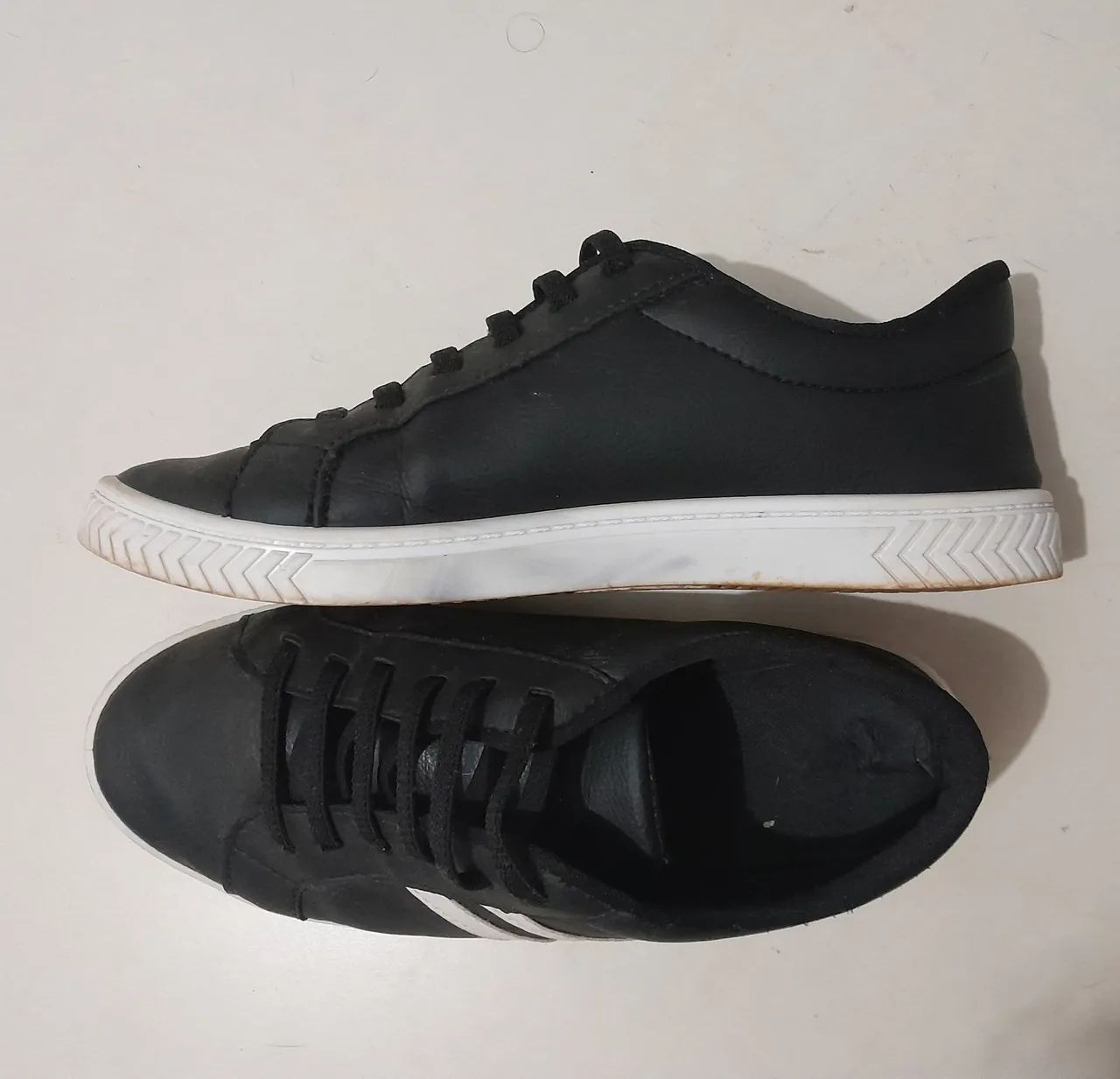 Tênis Preto duas listras  - Foto 2
