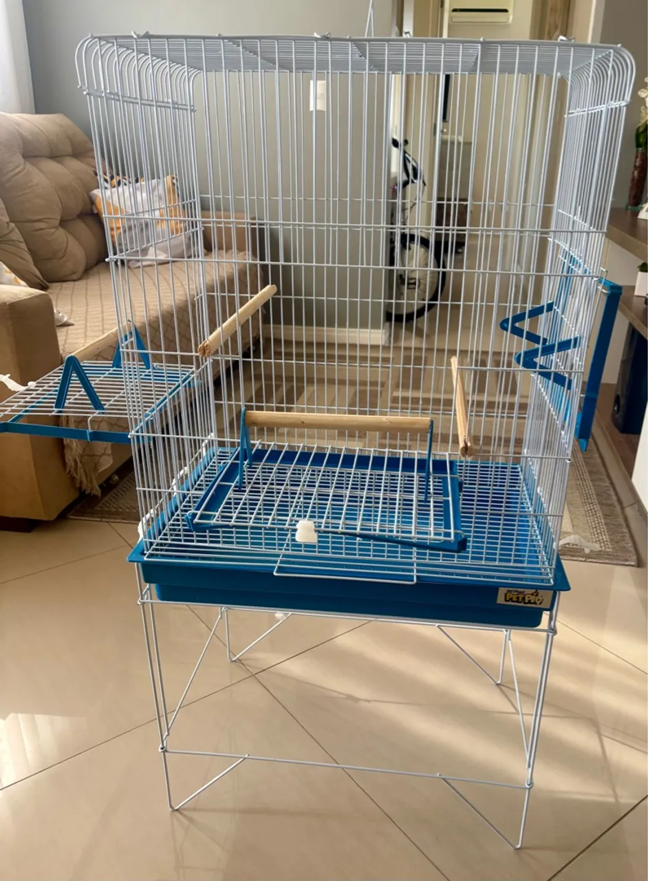 Gaiola de grande porte. Ideal para calopsitas, papagaios ou pássaros de maior port