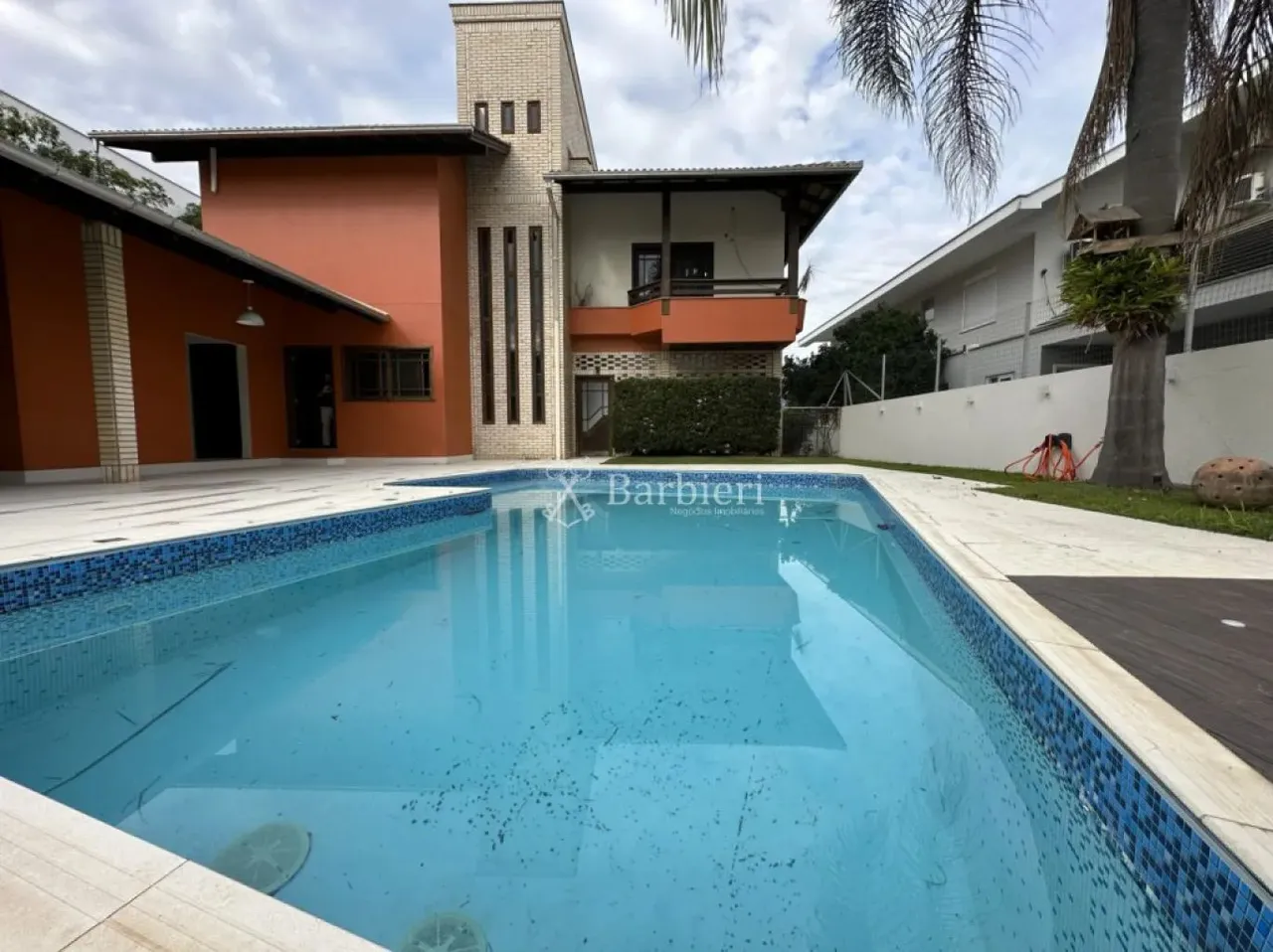 Casa com 3 suítes com 3 vagas no bairro Itoupava norte em Blumenau/SC