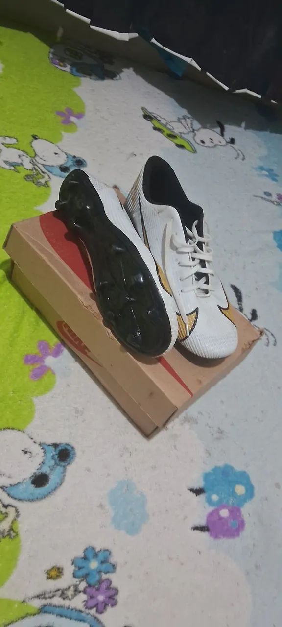 Chuteira Nike 43