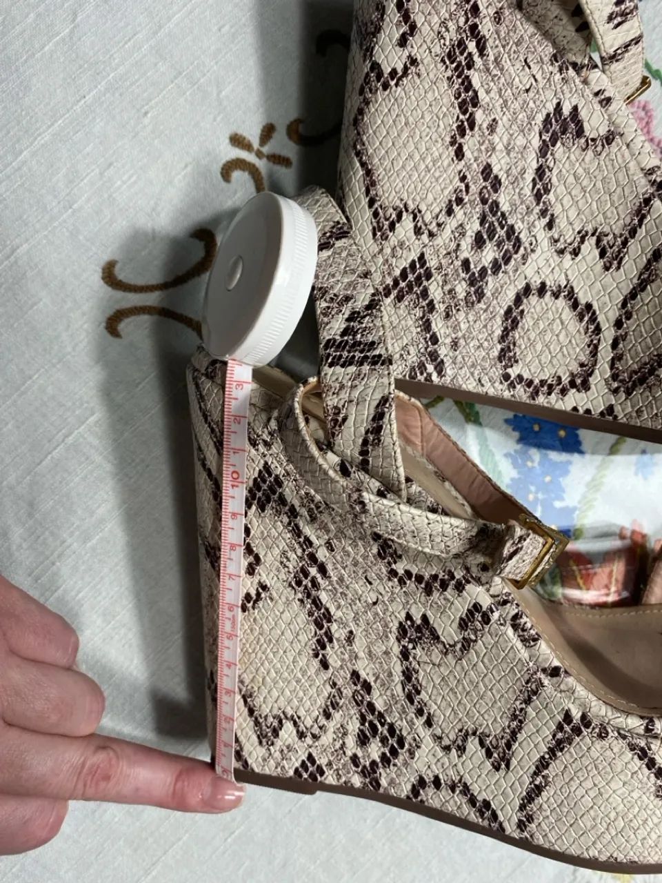 Sandália Plataforma Estampada de Cobra Schütz - Foto 3