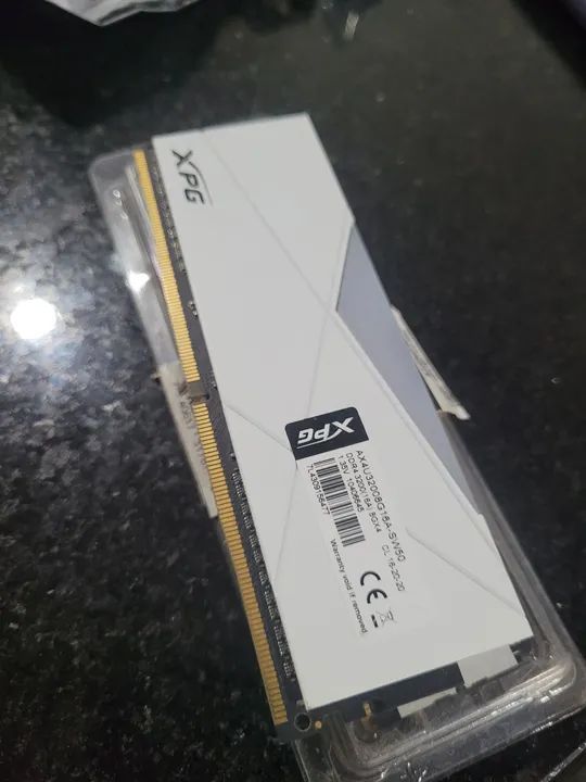 Memória RAM XPG AX4U32008G 16A-SW50 16GB DDR4 3200MHz