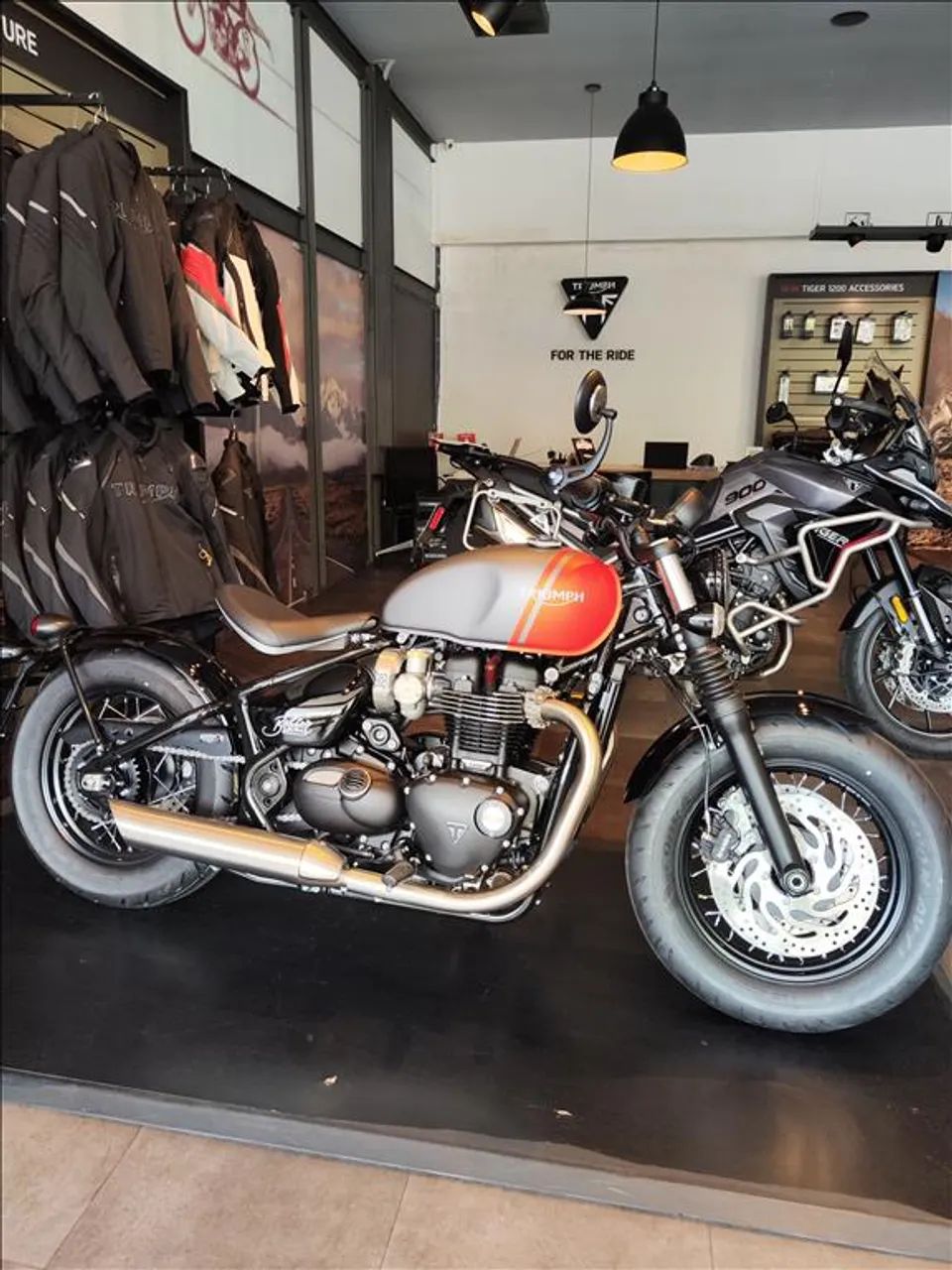 TRIUMPH BONNEVILLE BOBBER 1200 - Foto 2