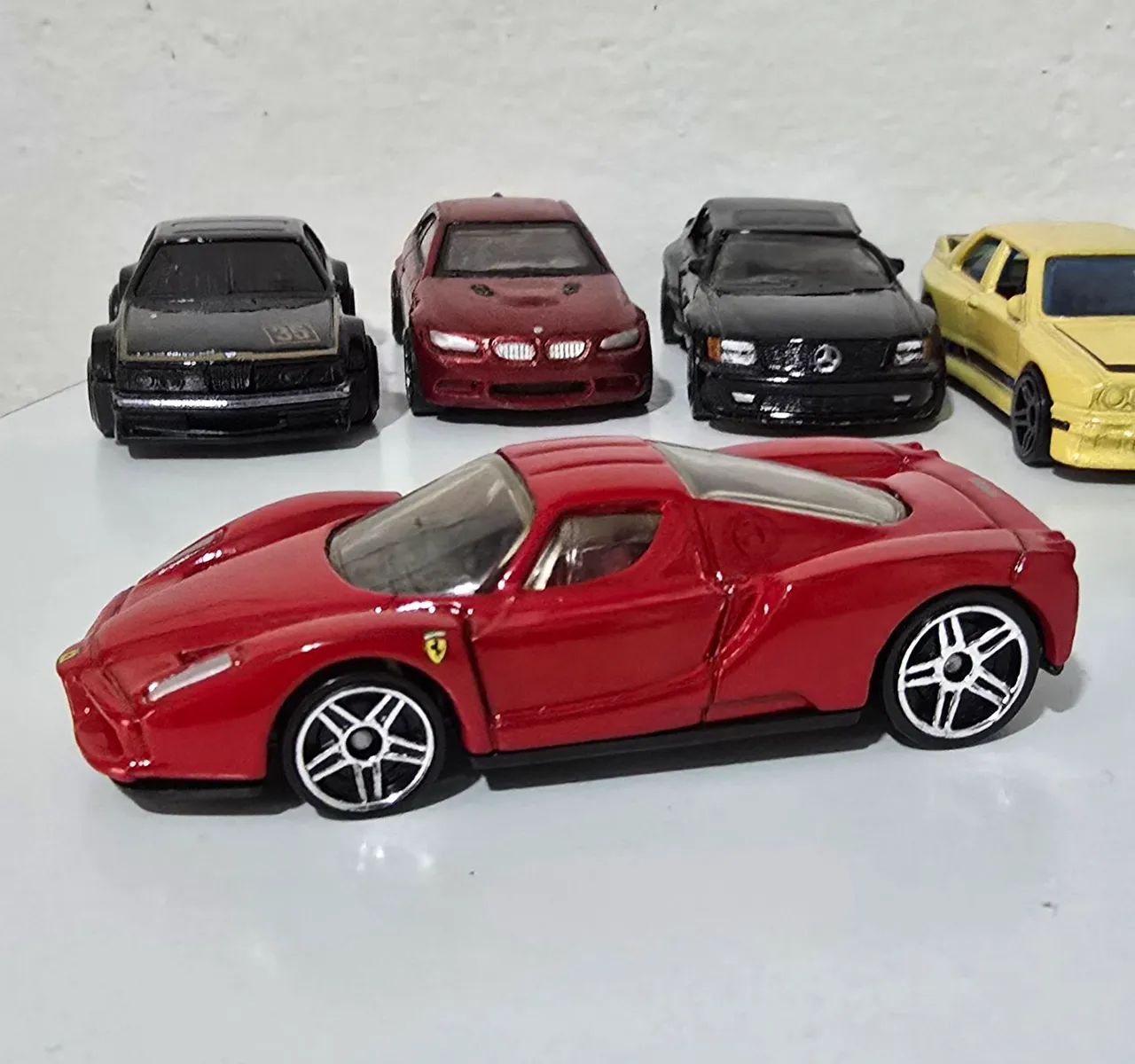 Vendo hot wheels Ferrari Enzo 