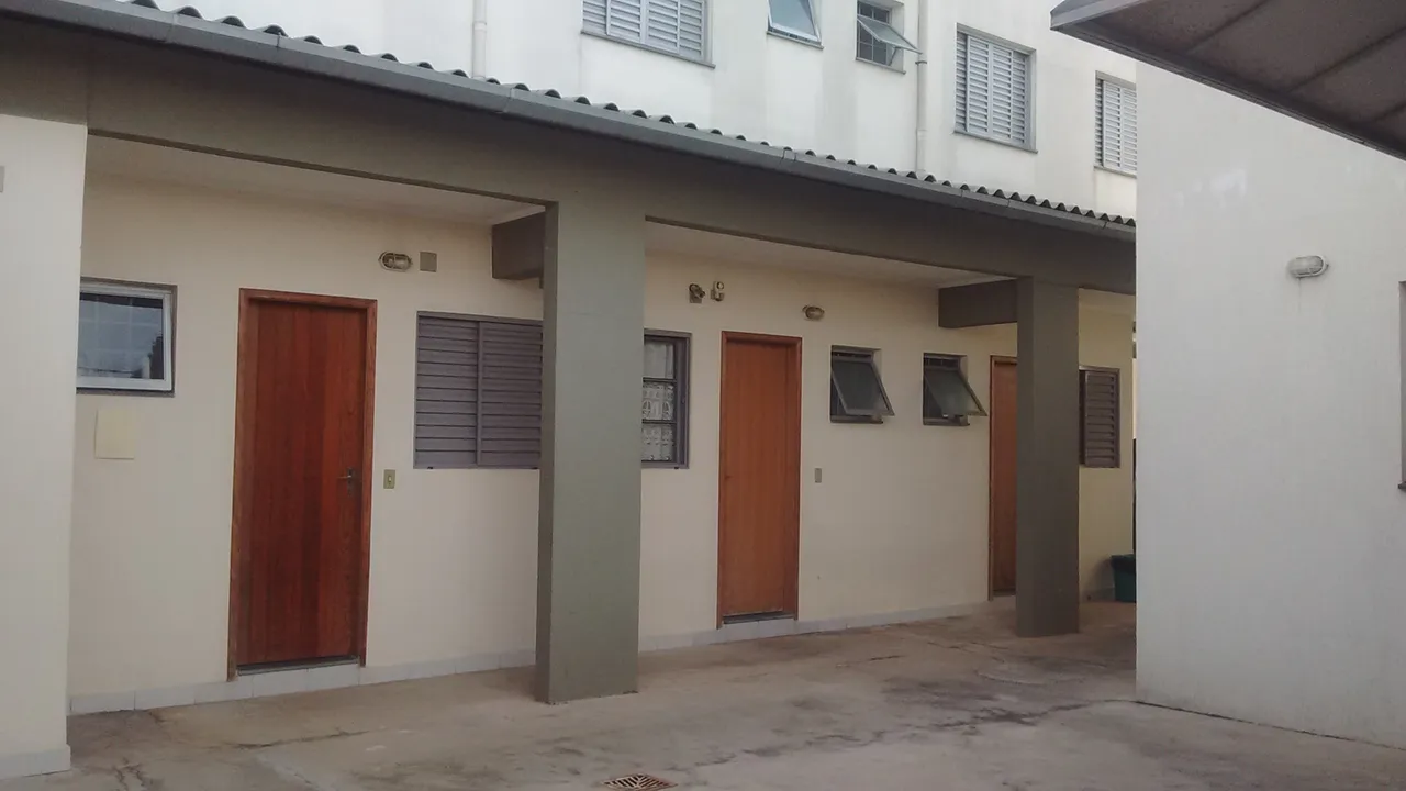Aluga se Suíte só para estudantes.