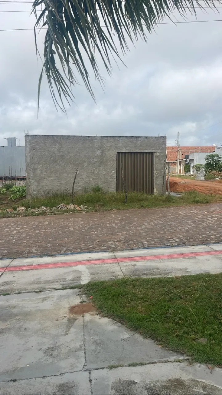 Terreno murado em ponto de laje com escritura em frente à Praça