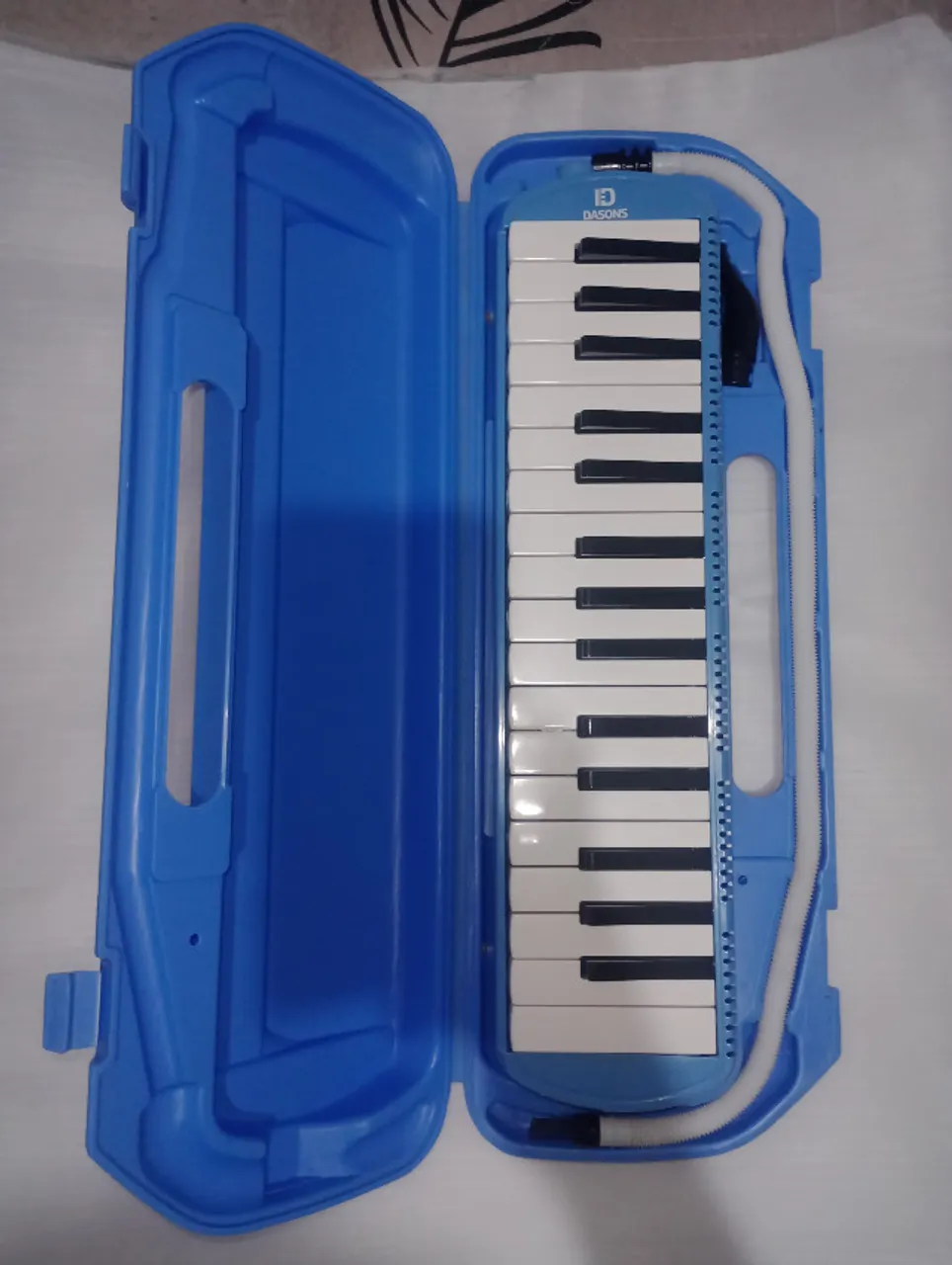 Vendo Scarleta de 32 teclas com estojo + acessórios por apenas R$180,00