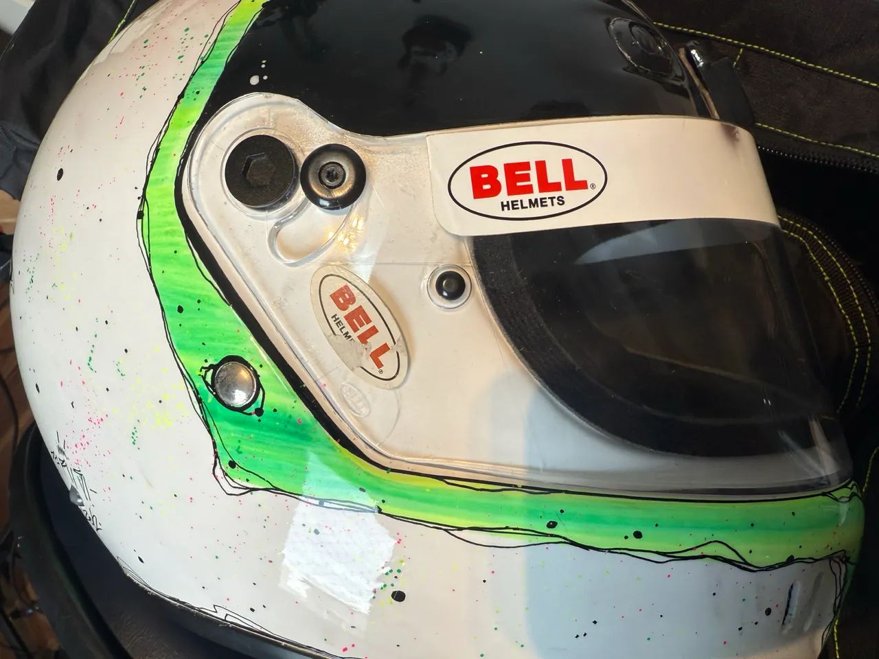 Mochila kart com 2 macacões, capacete e sapatilha  - Foto 5