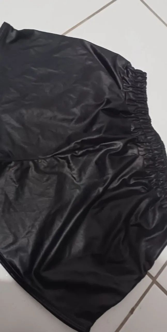 Shorts de couro sintético preto - Foto 4