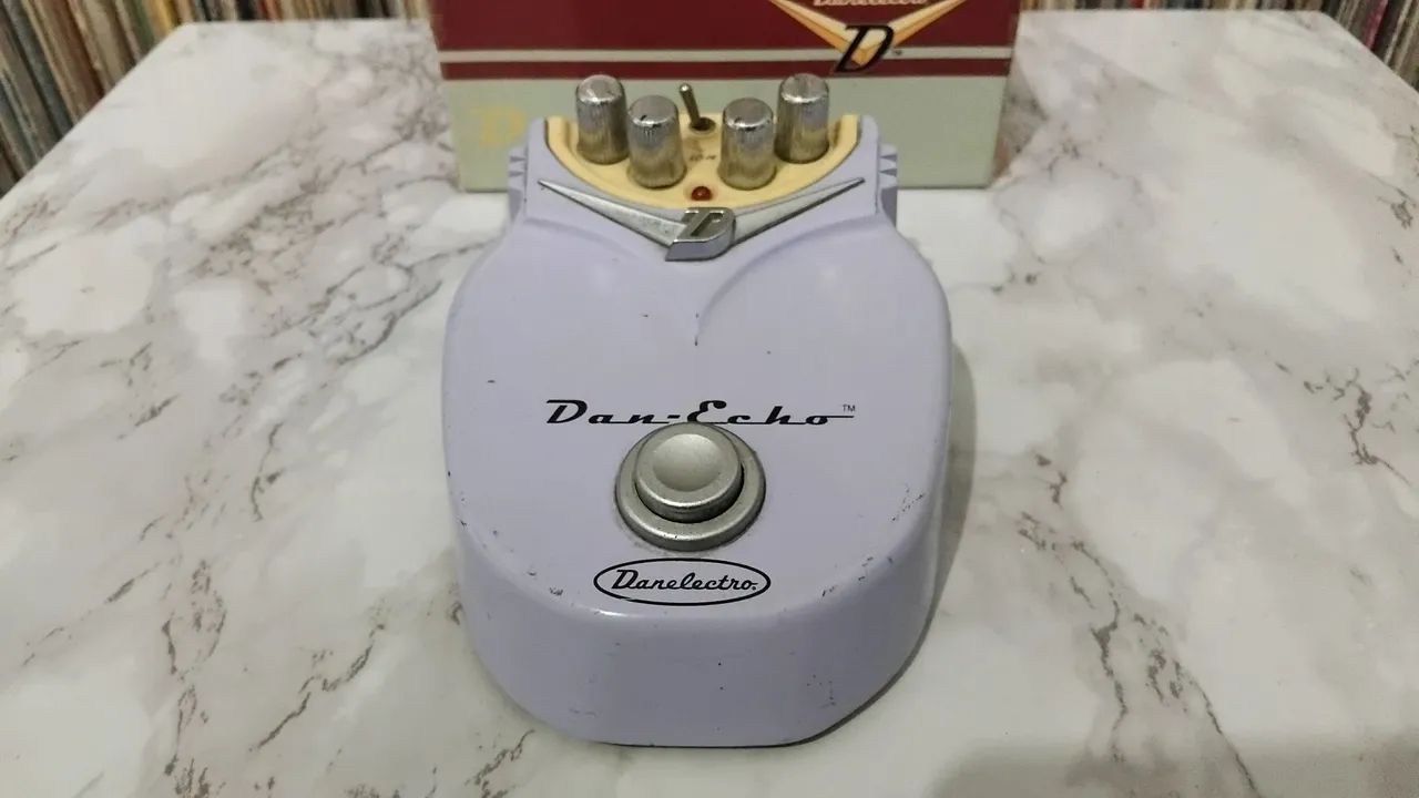 Pedal Danelectro 'Dan Echo' p/ Guitarra - Foto 4