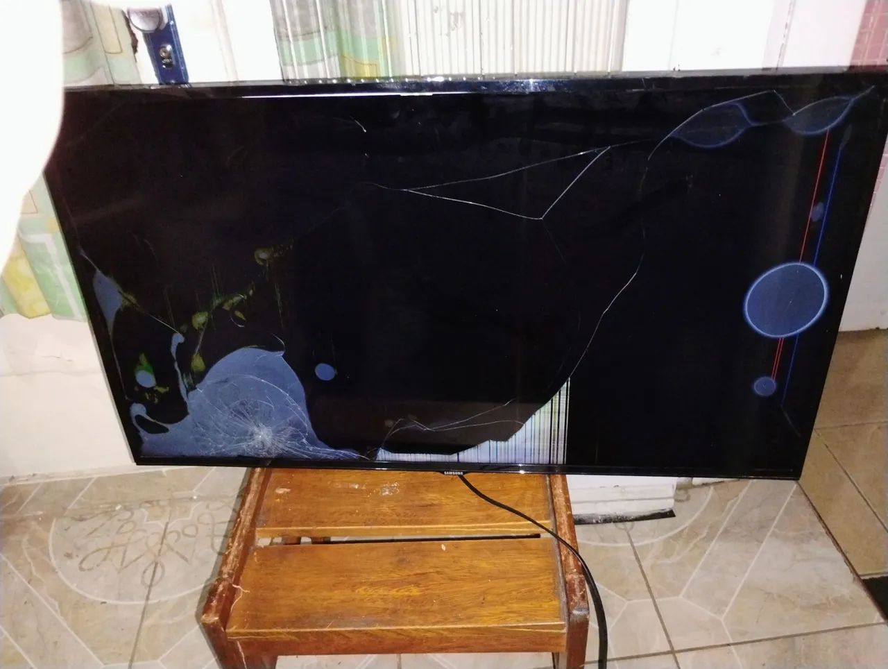 TV LED Samsung 40 polegadas Modelo UN40H5100AG defeito tela trincada  - Foto 4