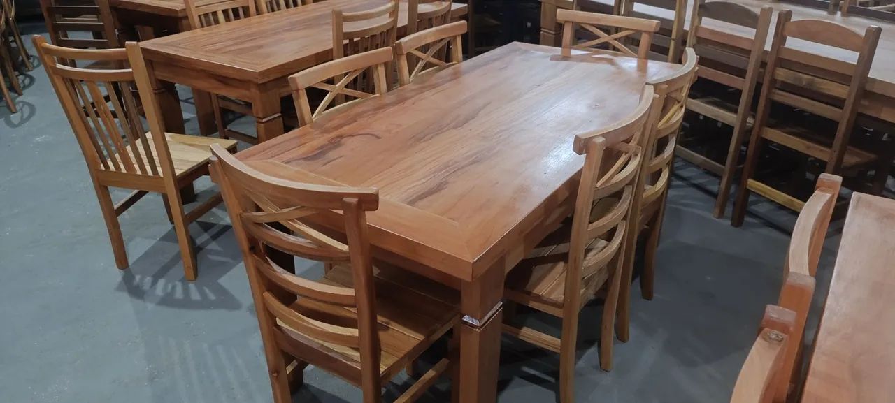 Mesa com 6 cadeiras de madeira 1.60x80 $ 2799,00 nova e a pronta entrega 