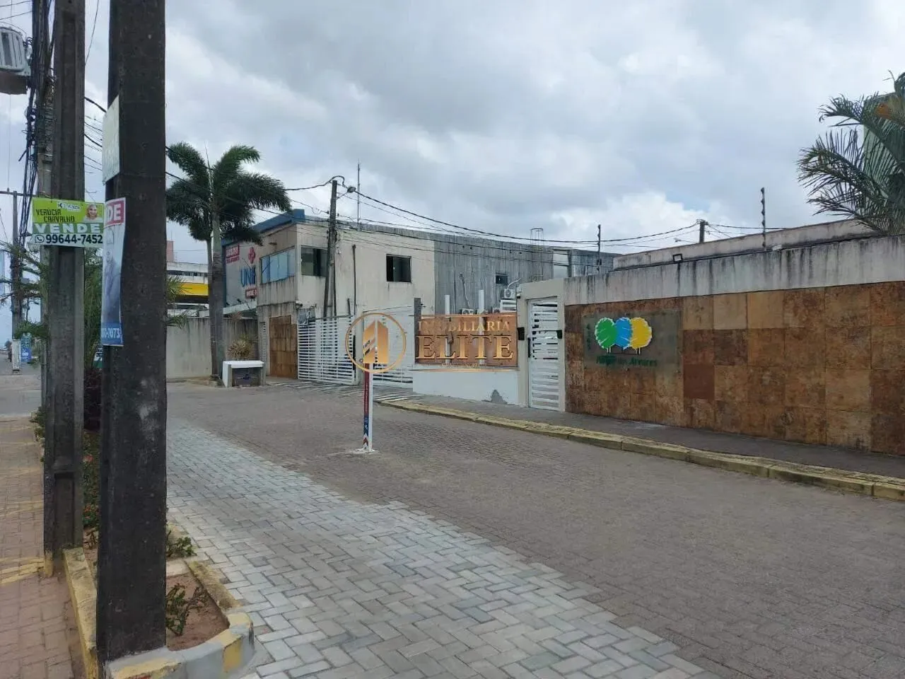 Apartamento Duplex com 2/4, sala de estar e varanda