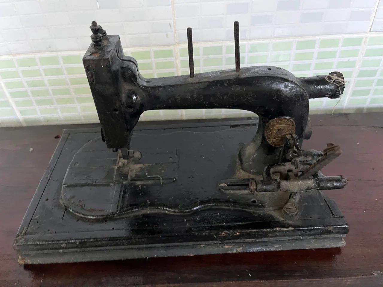 Máquina de costura antiga64520758105473122