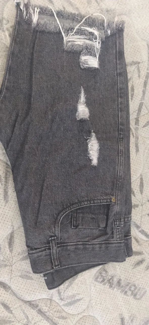 Bermuda Jeans Destroyed Preto - Conforto e Estilo - Foto 3