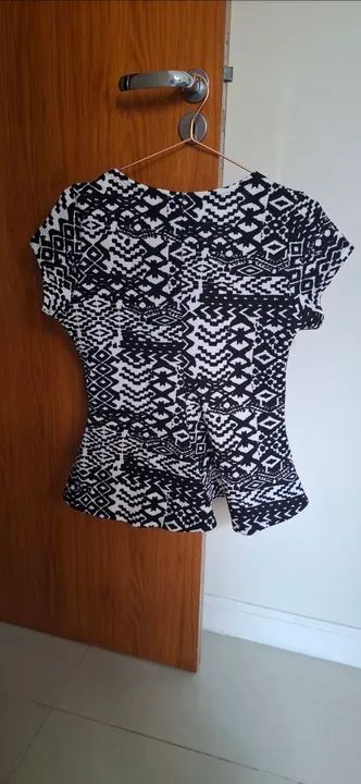 Blusa com Padrões Geométricos Tamanho Grande - Foto 2