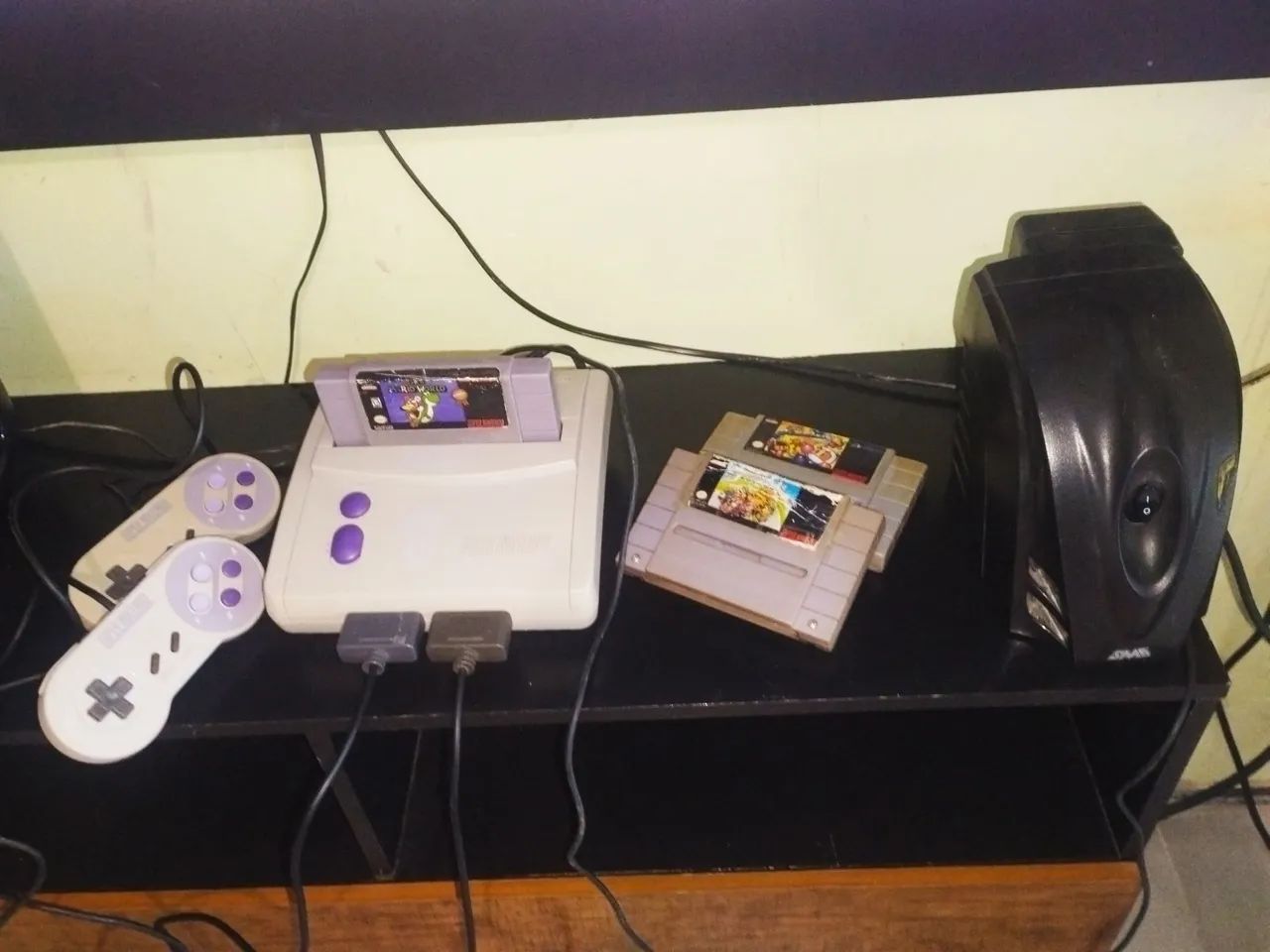 Super Nintendo modelo Americano NTSC Com 2 controles e 3 fitas tudo original - Foto 2