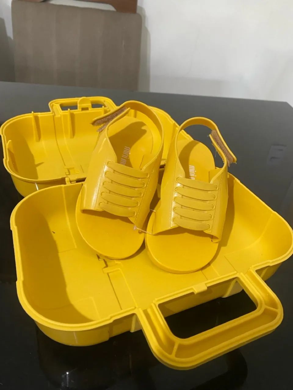 Sandália infantil amarela Mini Melissa Calçados Jardim