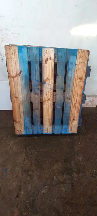 Palete de madeira **entrego**tenho 4 - Foto 2