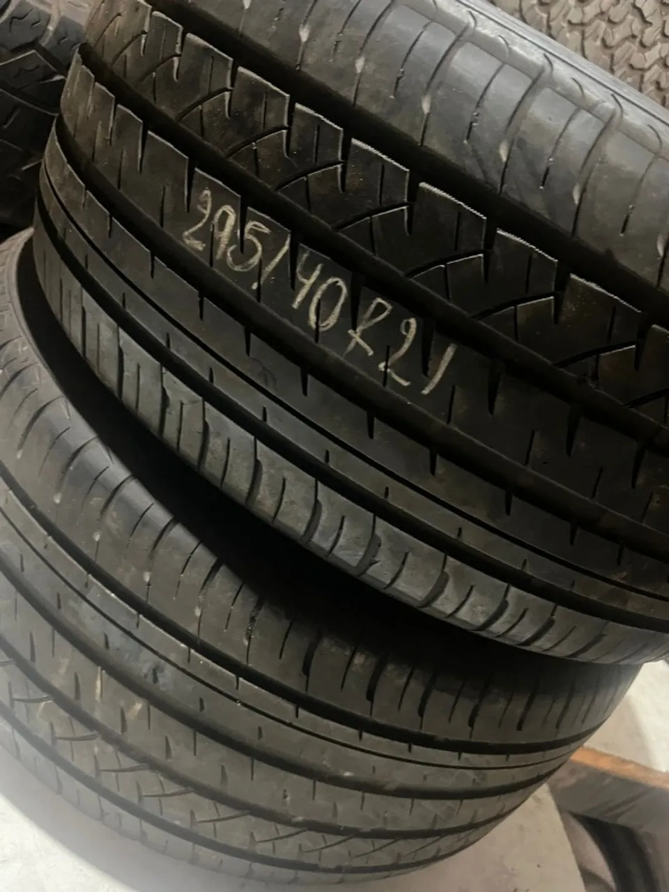Pneu 295/40/21 Xbri  90 % Vida util.