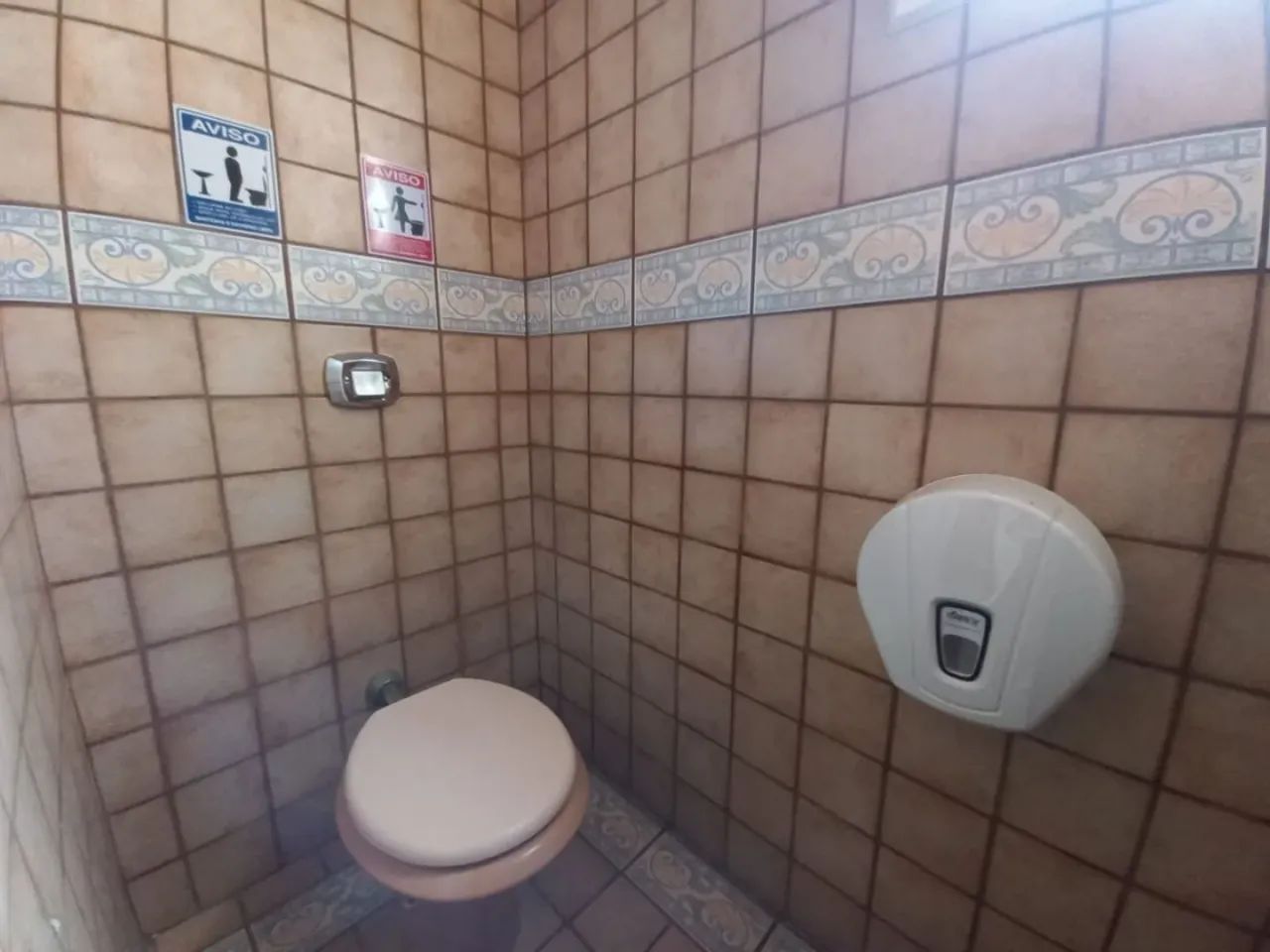 Locação no Centro de Florianópolis! Casa comercial com 107m² construídos e 4 vagas de gara - Foto 12