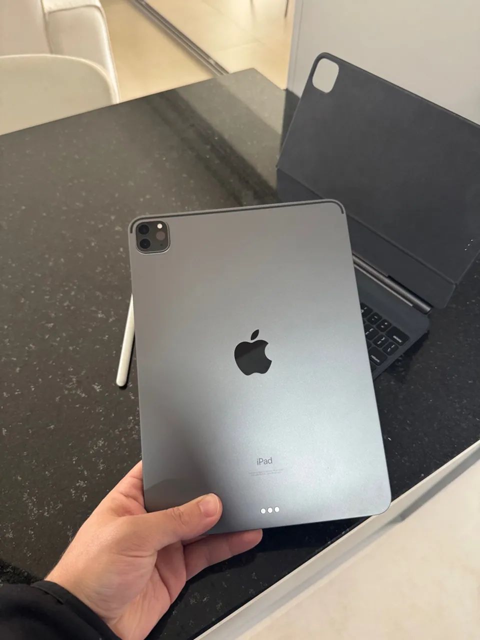 iPad Pro 11 com Magic Keyboard e Apple Pencil - Tablets e E