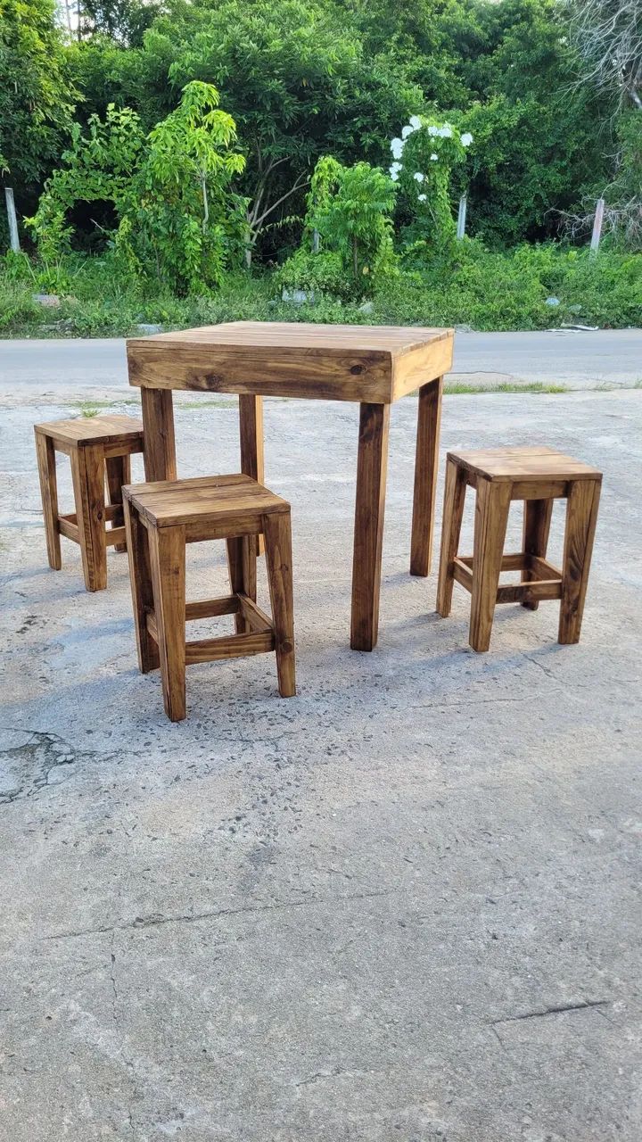 Conjunto de Mesa e Cadeiras de Madeira - Foto 2