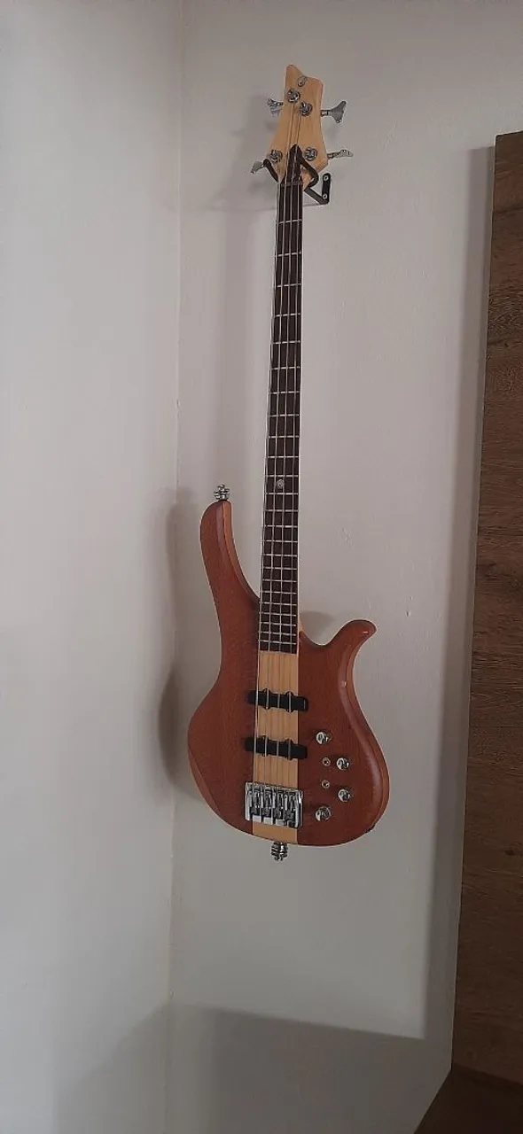 Baixo Elétrico 4 Cordas