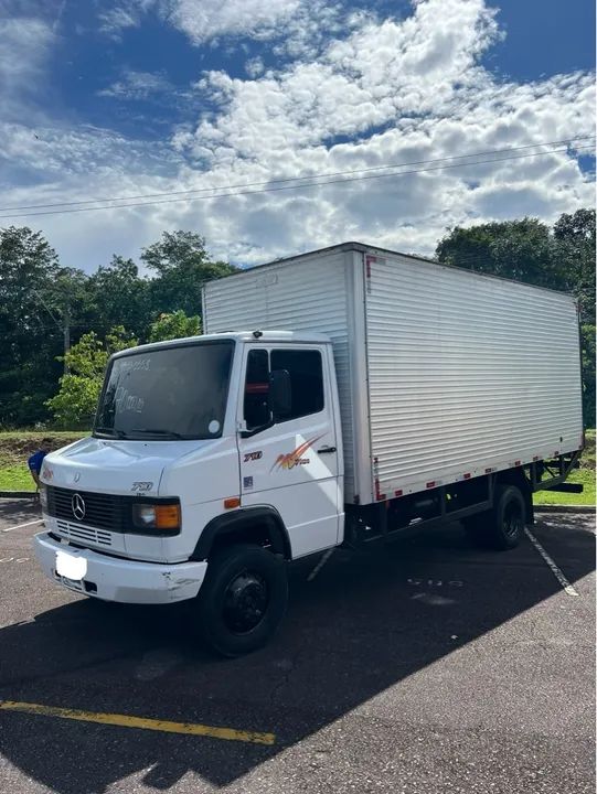 Caminhão Mercedes-Benz 710 Plus