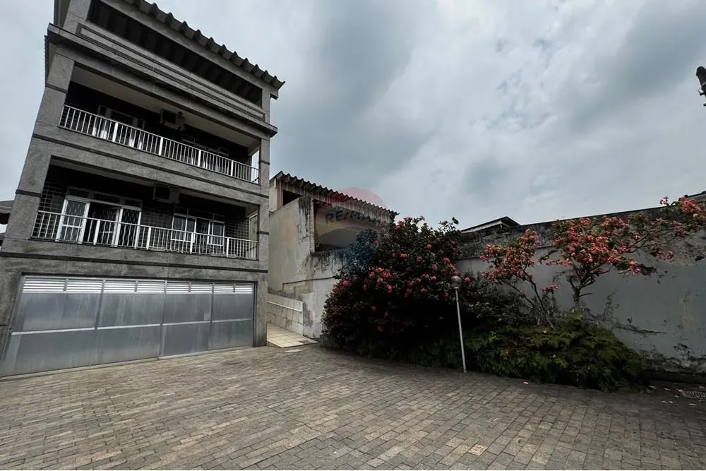 Casa Triplex de 185m² à venda por R$ 473.000,00 em Duque de Caxias!