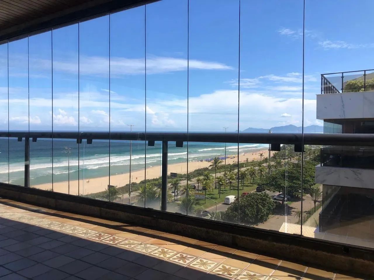 Belo apt pe ba aréia com 4 suites