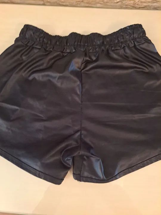 Short de couro sintético preto - Foto 3