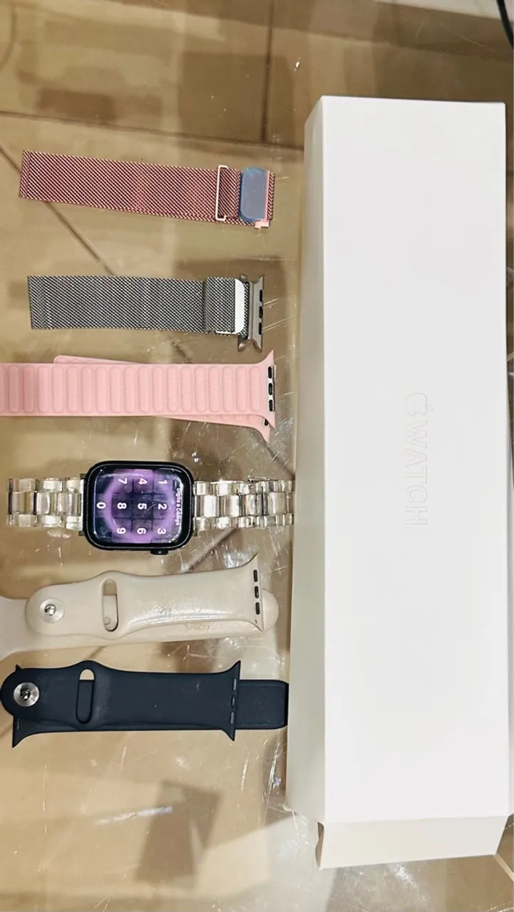 Apple Watch Series 7 com 6 pulseiras e carregador - super conservado. Pouco uso.