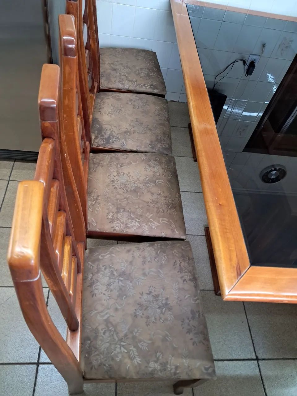 Mesa madeira maciça imbuída com tampo de vidro 2x1MT com 8 cadeiras - Foto 4