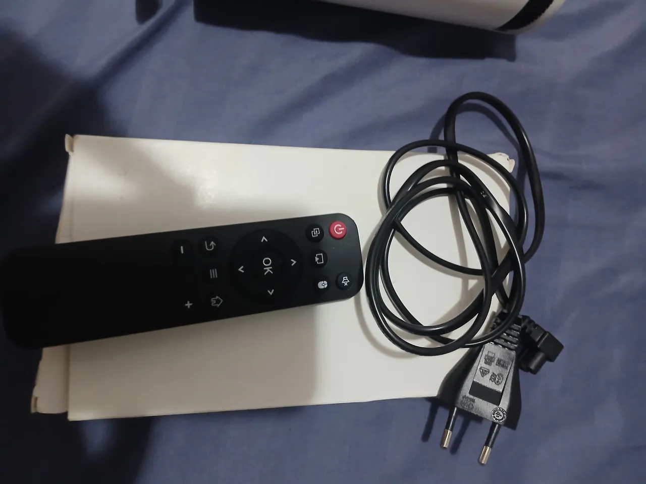 Projetor Portátil com Controle Remoto