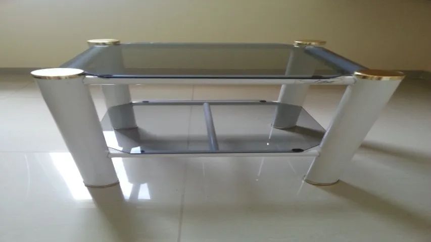 Lindo Criado Mudo Tubular Quadrado na cor Branco e 2 Bases de Vidro Fumê - Foto 3