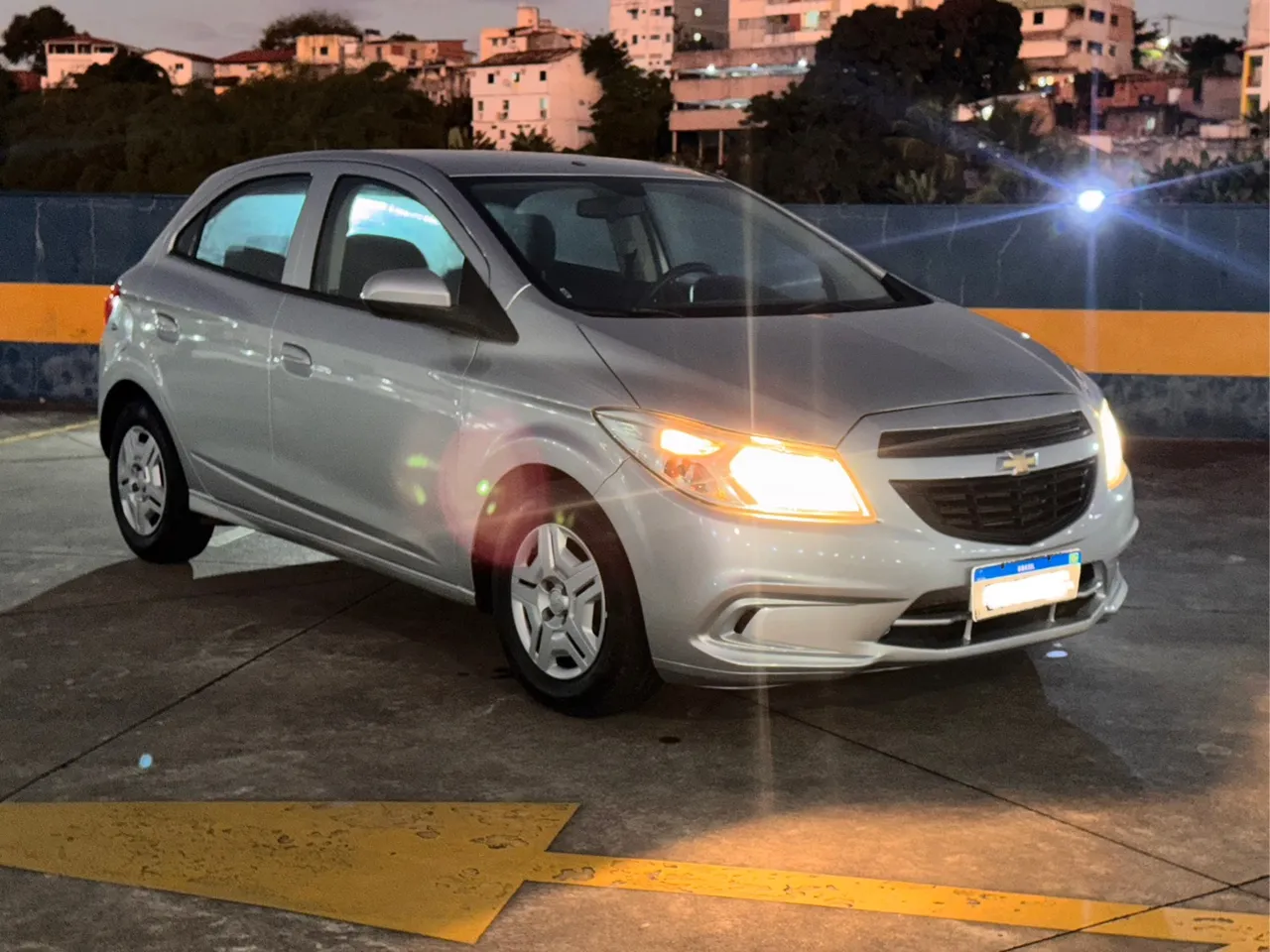 CHEVROLET ONIX 2018 Usados e Novos