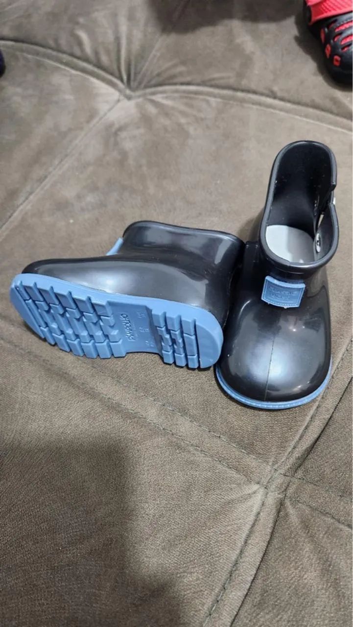 Botas e sapatos variados 