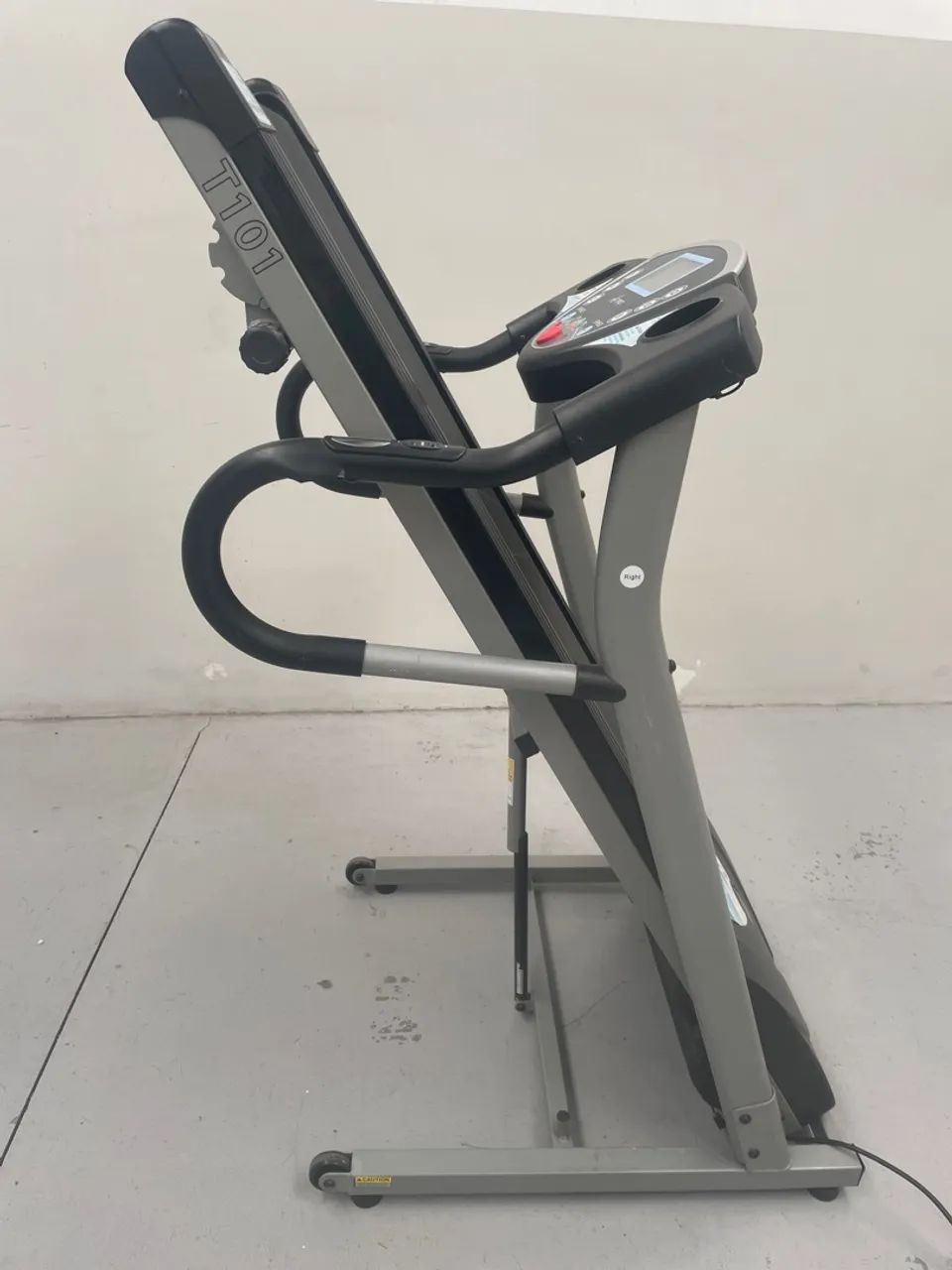 Esteira Ergométrica Johnson Treo T101 c/12 programas e inclinação mecânica 110v