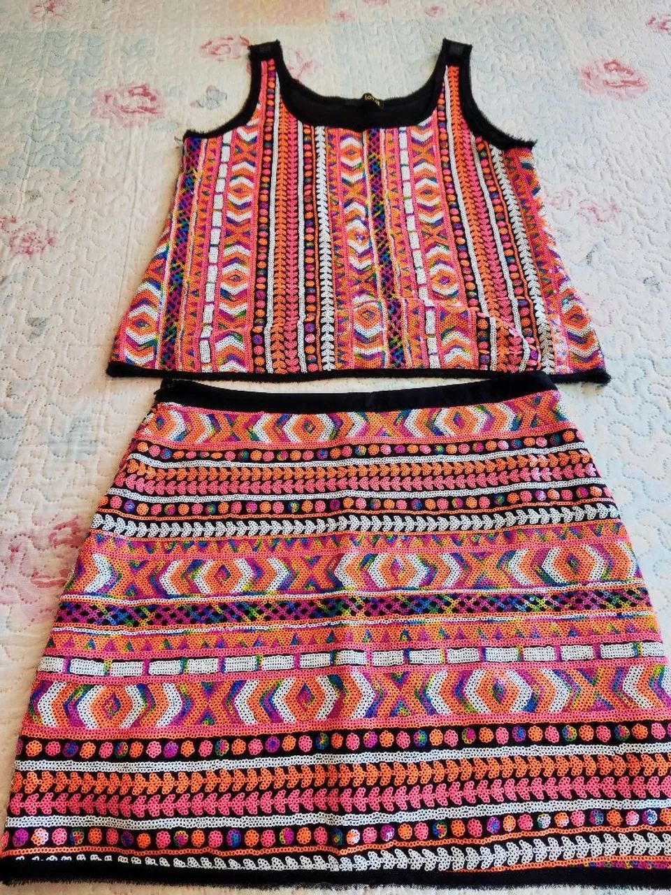 Vendo Conjunto de blusa e saia