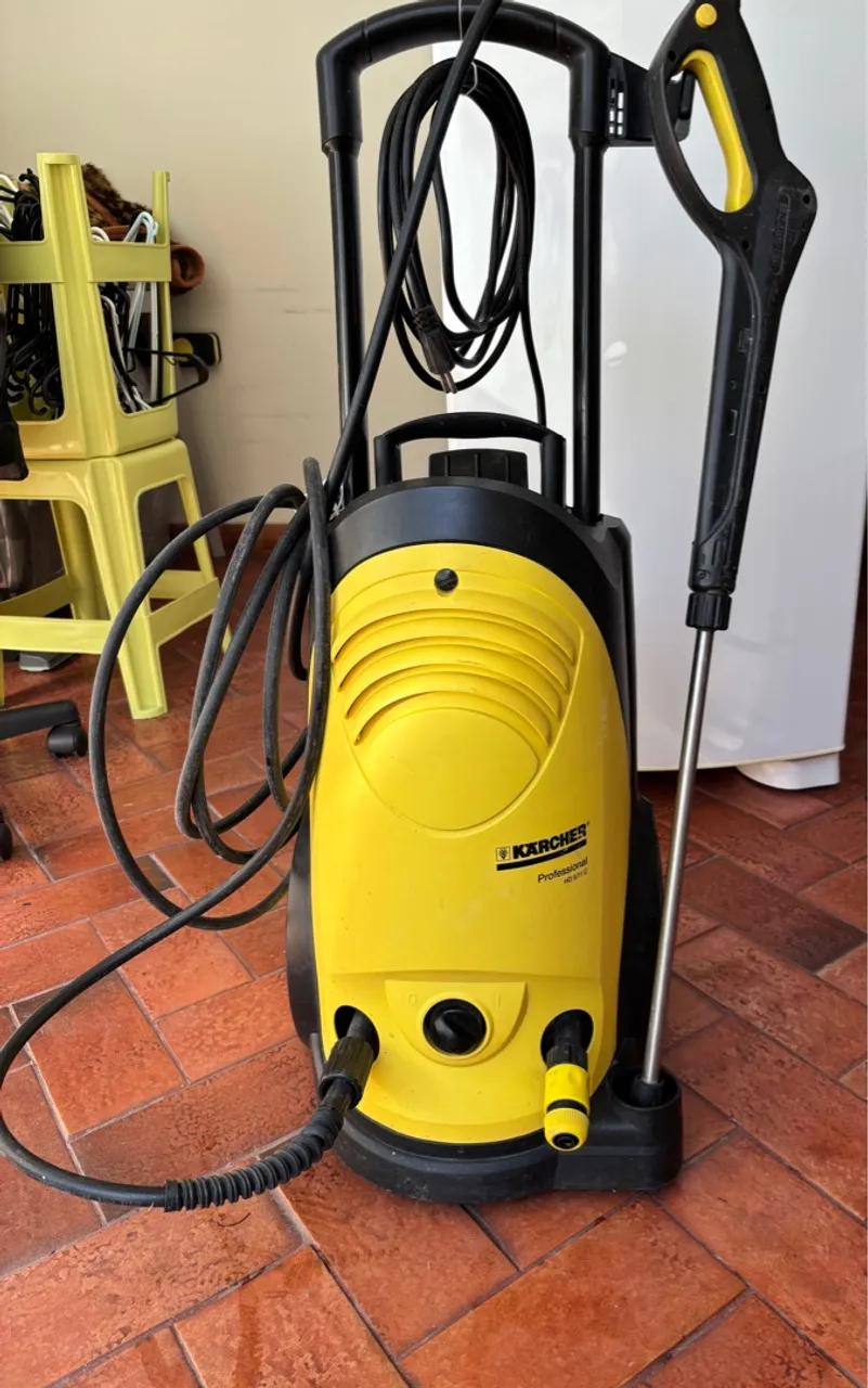 Lavadora de Alta Pressão Karcher Profissional