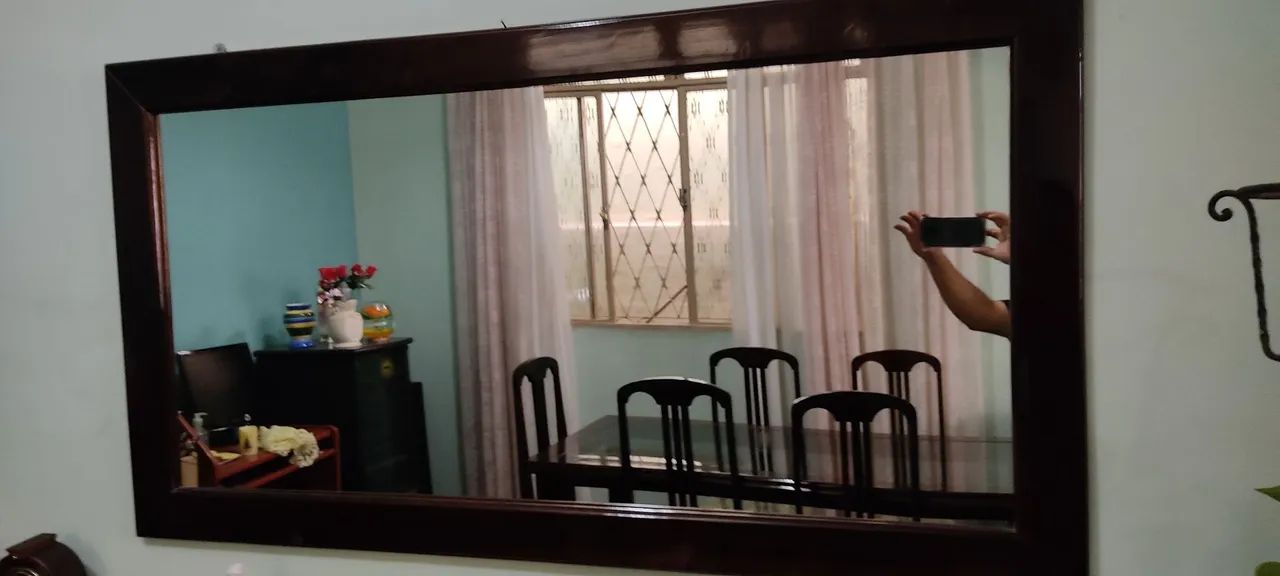 CONJUNTO MESA E CADEIRAS E MÓVEIS 