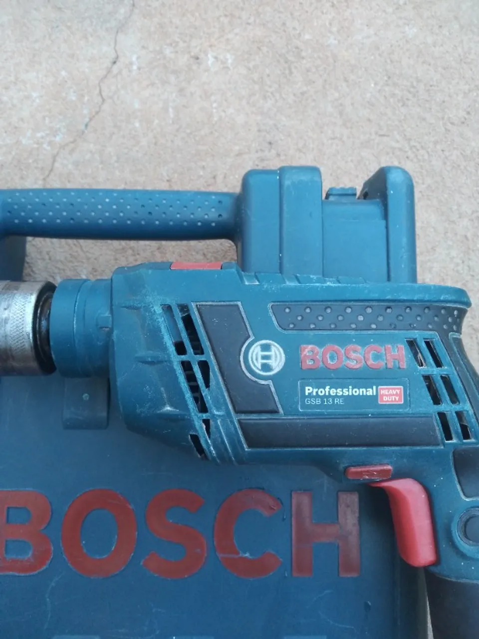 Furadeira bosch com maleta