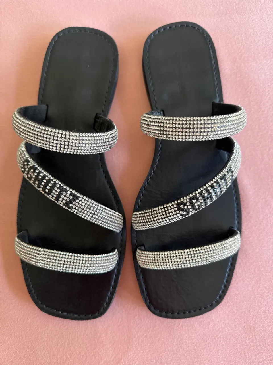 Sandália Rasteirinha Strass Preta - Elegância nos seus pés!