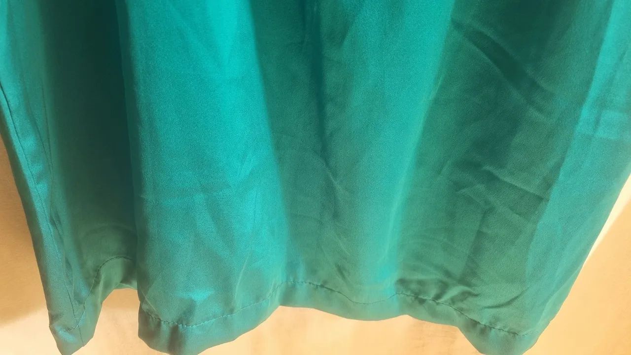 Vestido verde petróleo de cetim M - Foto 4